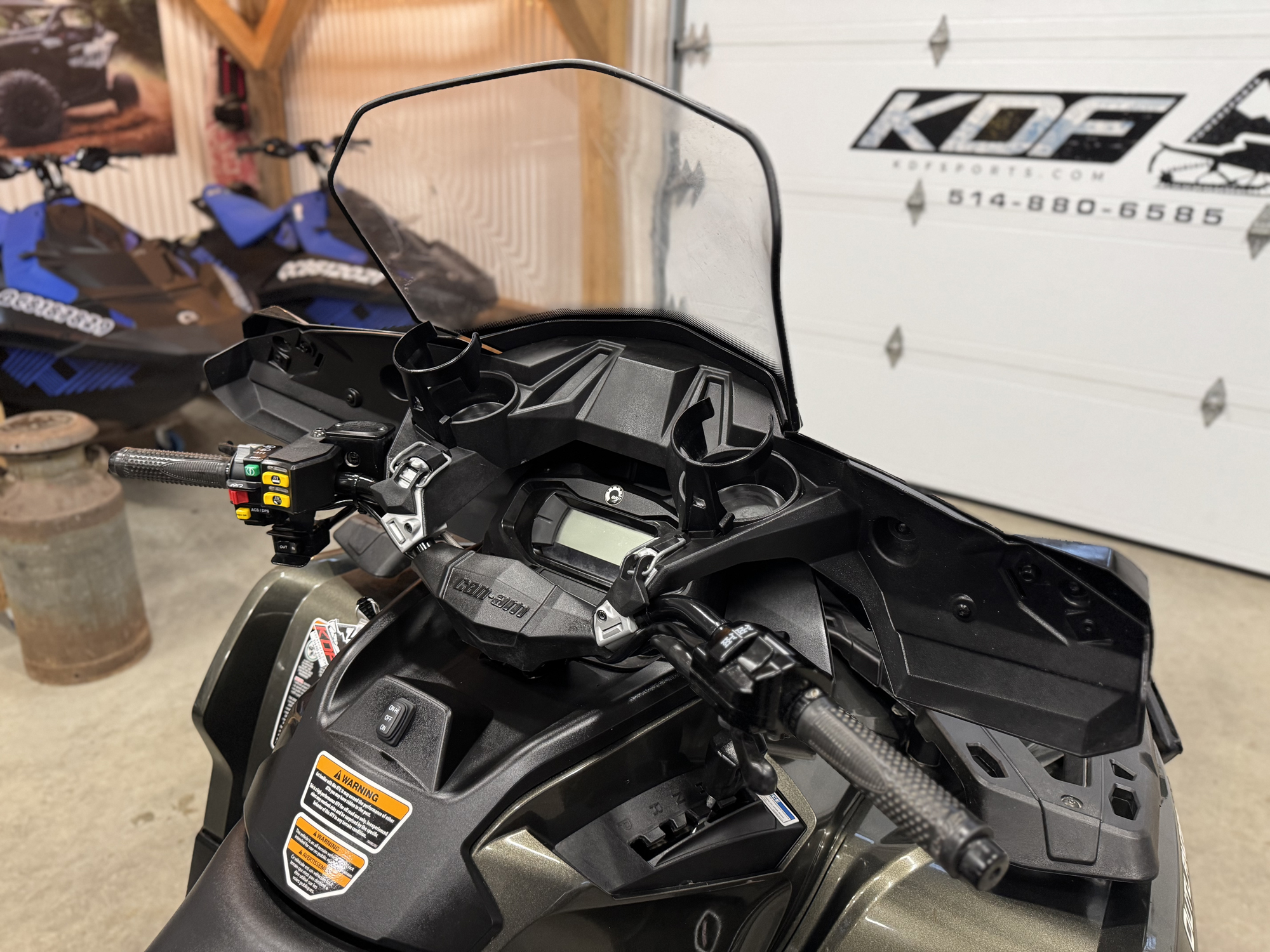 #25169 Can-Am Outlander Max XT 1000 6x6 2023 www.KDFsports.com JOLIETTE