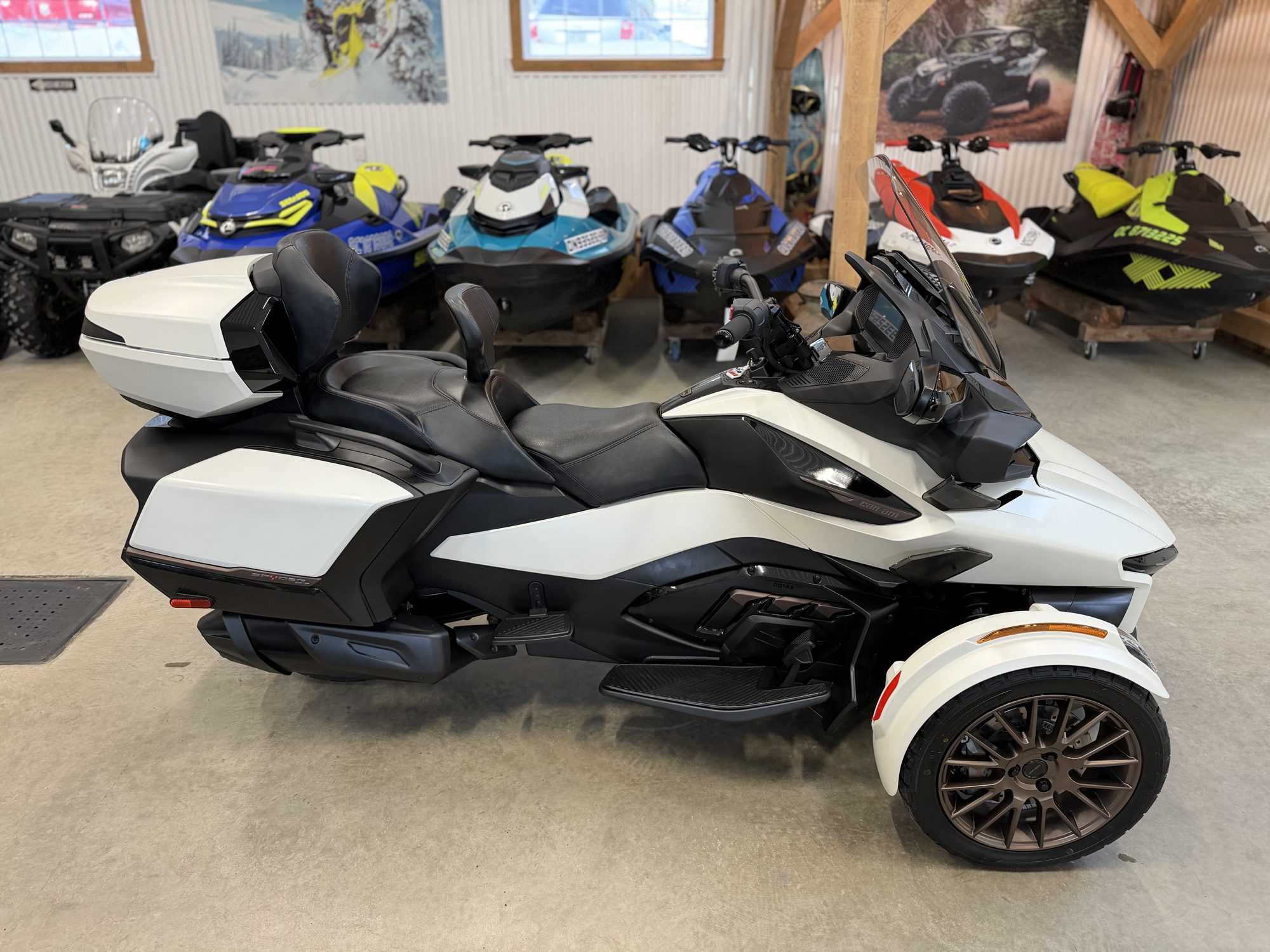 #26024 Can-Am Spyder Sea to Sky 2025 www.KDFsports.com JOLIETTE