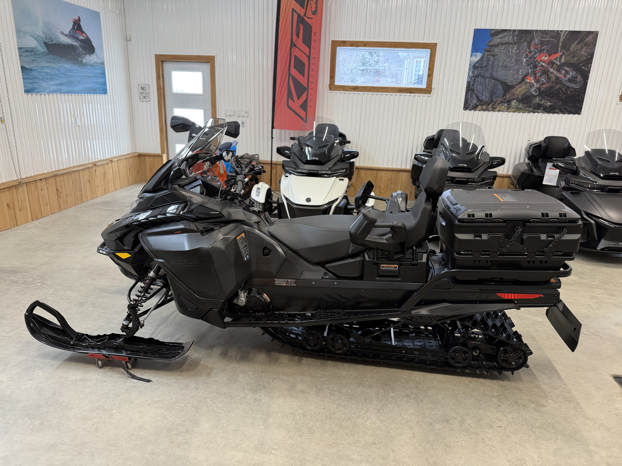 #26027 Ski-Doo Expedition SE 900 turbo 2026 www.KDFsports.com JOLIETTE