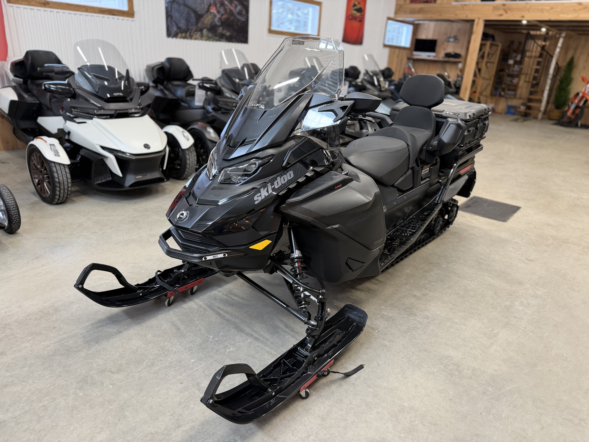 #26027 Ski-Doo Expedition SE 900 turbo 2026 www.KDFsports.com JOLIETTE