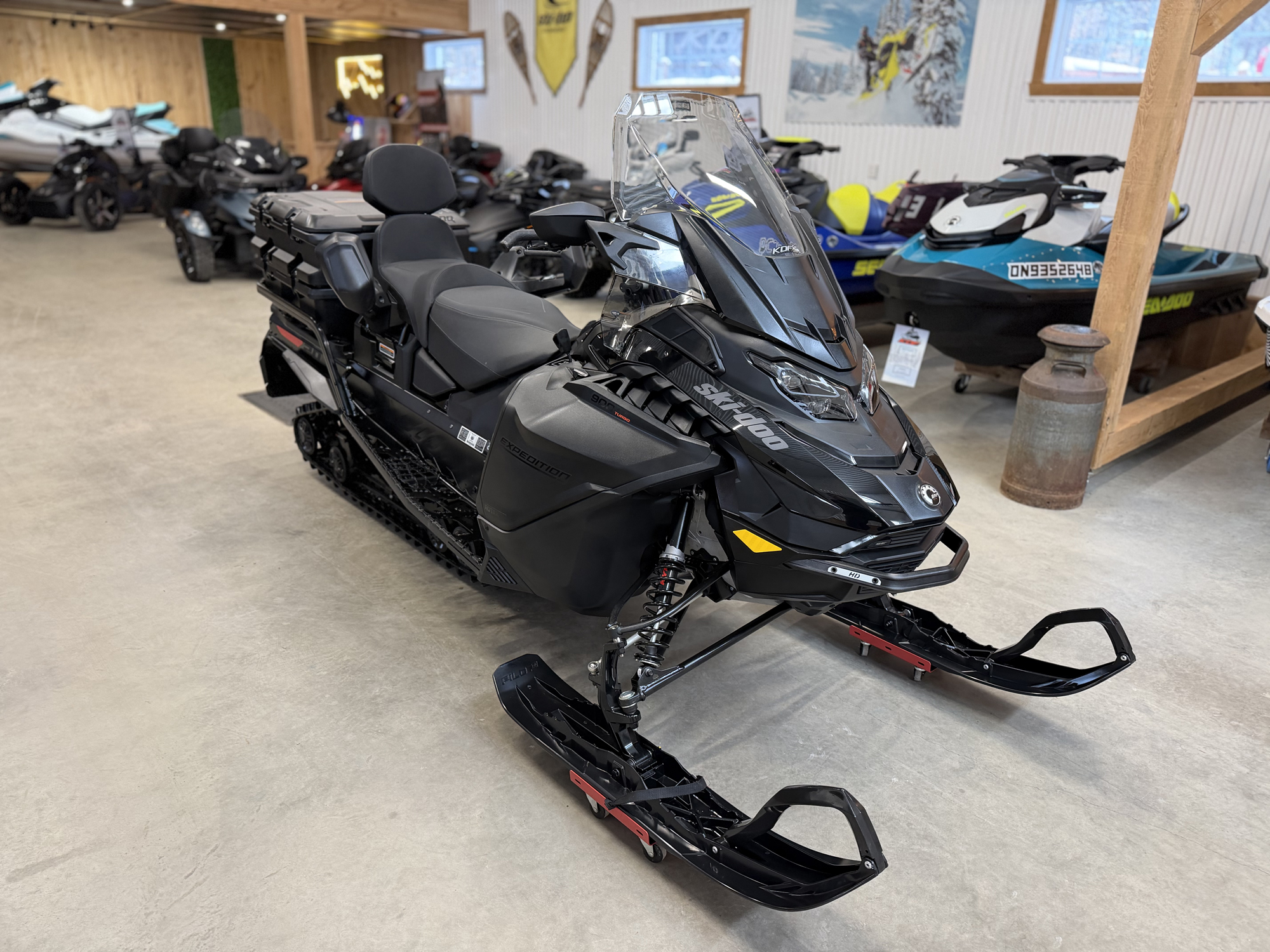 #26027 Ski-Doo Expedition SE 900 turbo 2026 www.KDFsports.com JOLIETTE