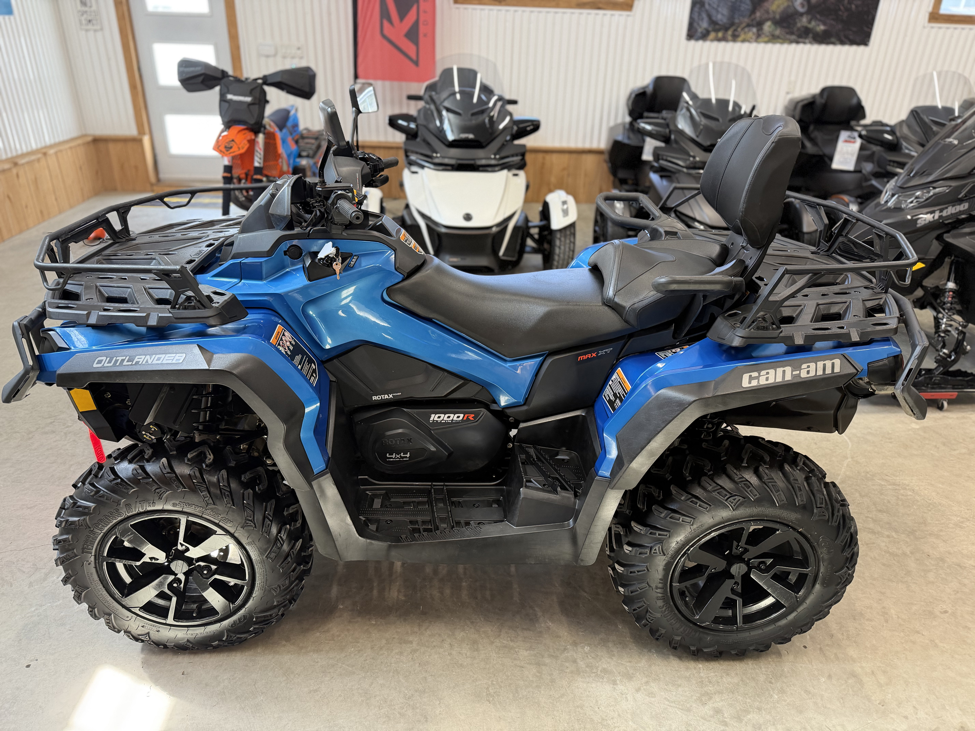#26031 Can-Am Outlander Max XT 1000 2022 www.KDFsports.com JOLIETTE