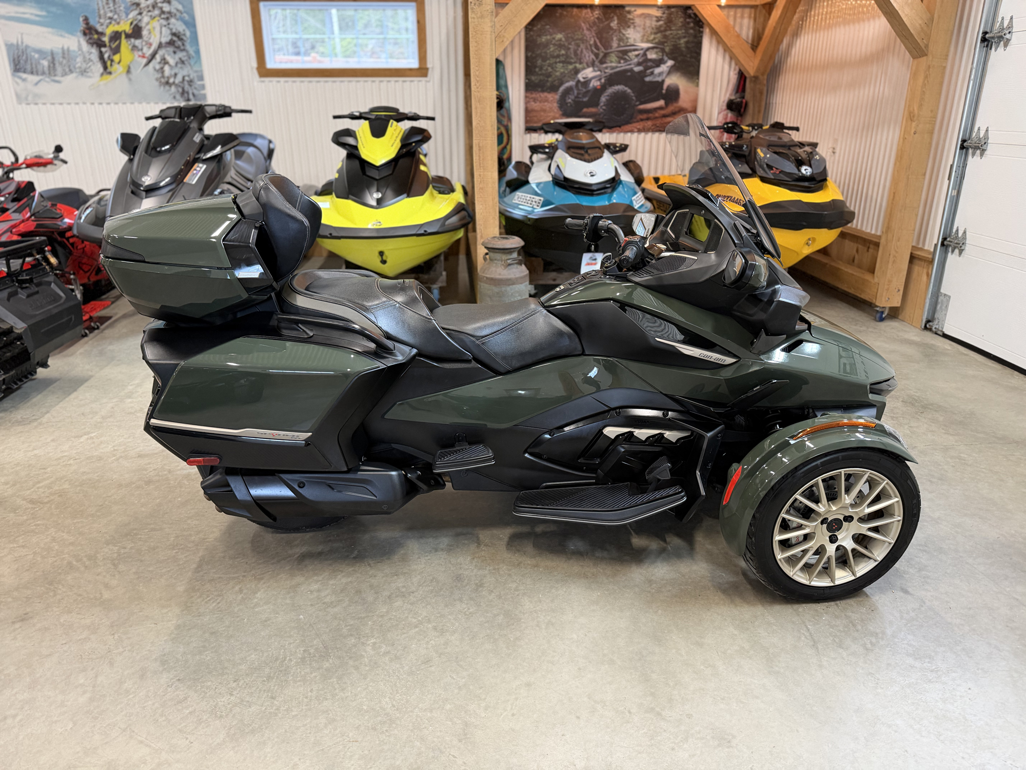 #26085 Can-Am Spyder Sea to Sky 2023 www.KDFsports.com JOLIETTE