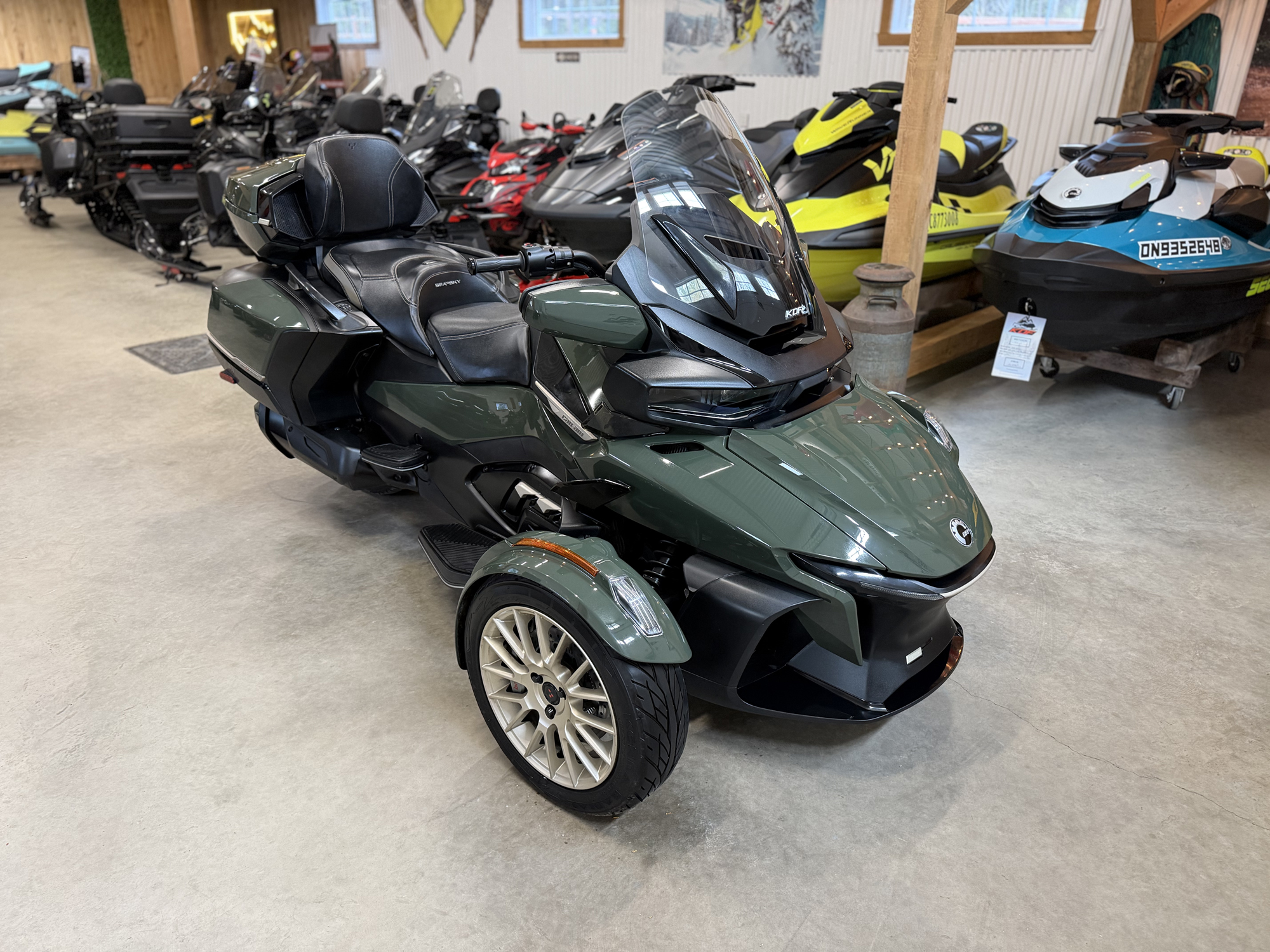 #26085 Can-Am Spyder Sea to Sky 2023 www.KDFsports.com JOLIETTE
