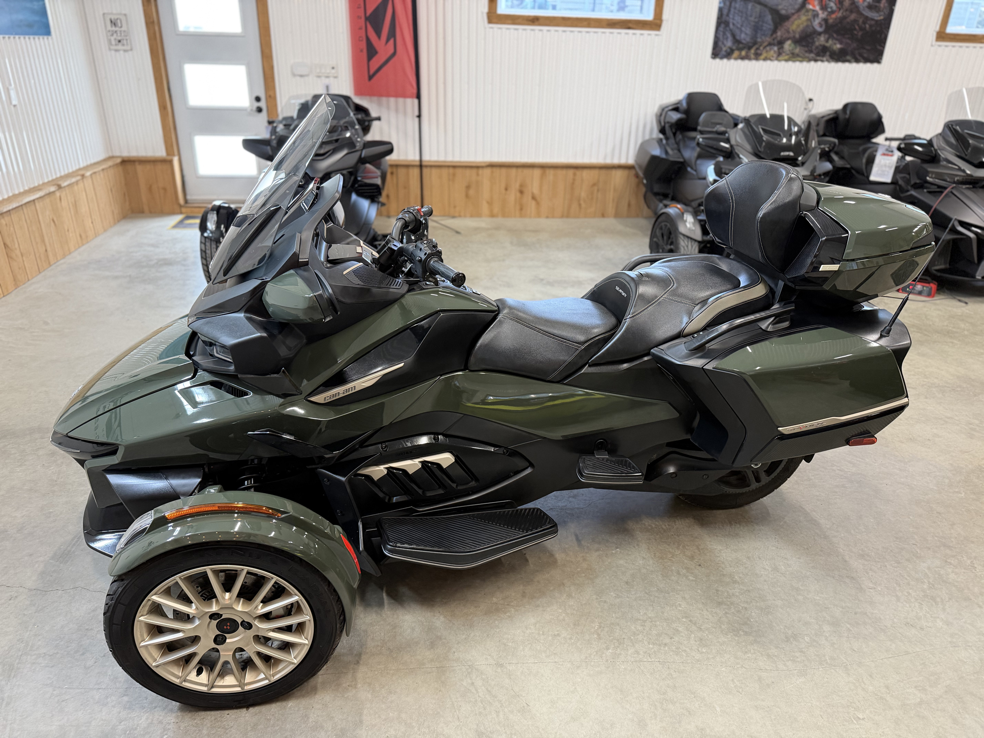 #26085 Can-Am Spyder Sea to Sky 2023 www.KDFsports.com JOLIETTE