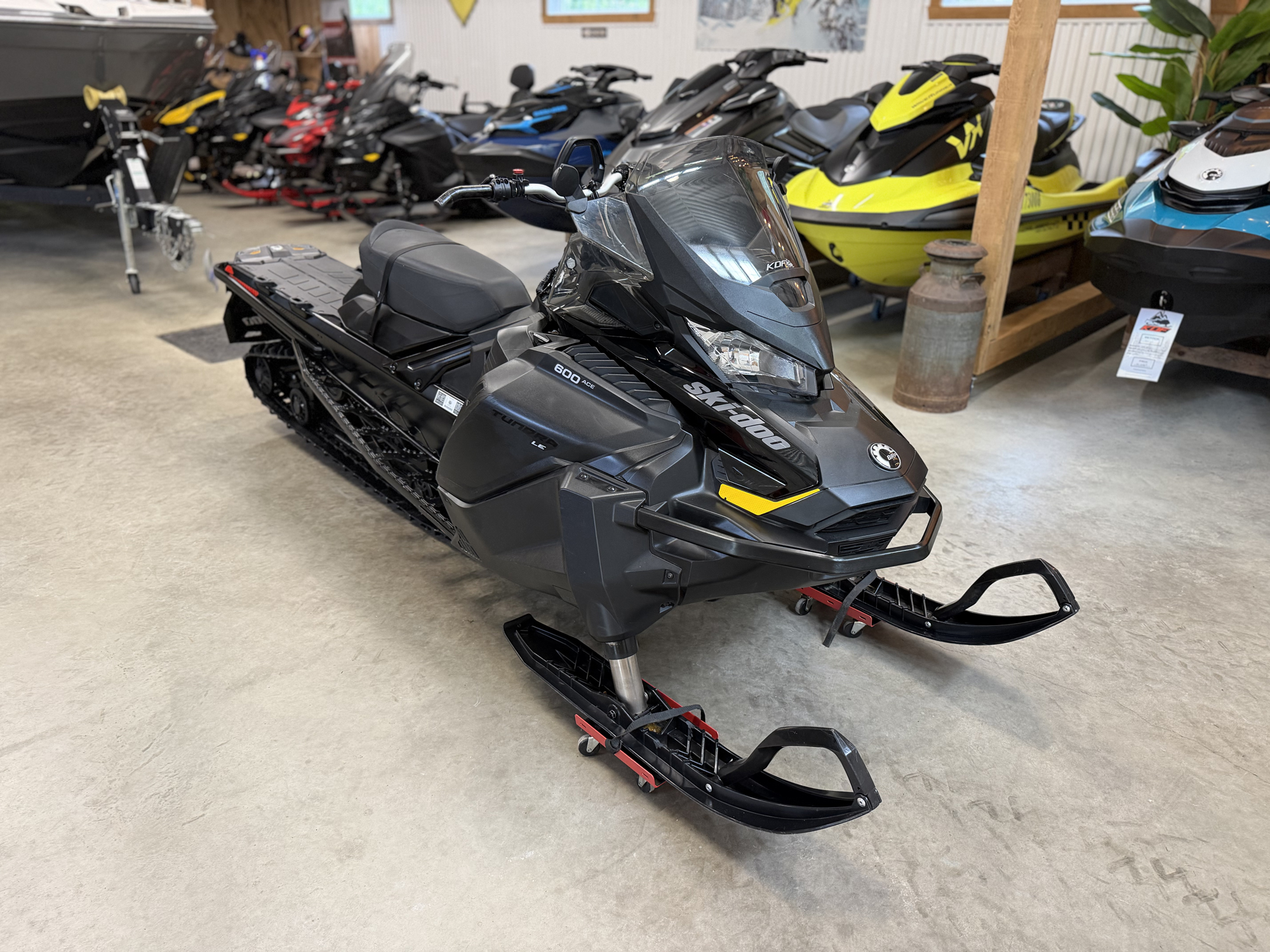 #26091 Ski-Doo Tundra LE 600 ace 2024 www.KDFsports.com JOLIETTE