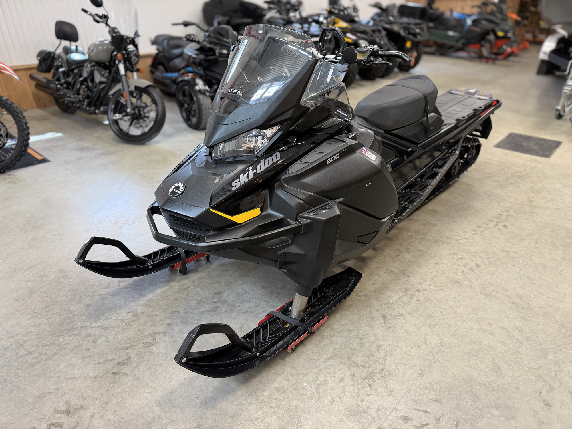 #26091 Ski-Doo Tundra LE 600 ace 2024 www.KDFsports.com JOLIETTE