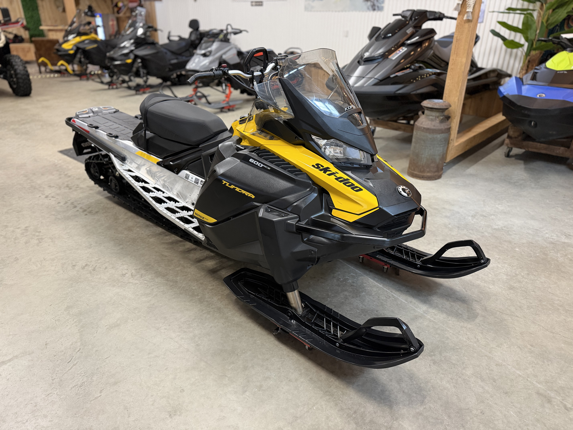#26141 Ski-Doo Tundra LT 600 Ace 2022 www.KDFsports.com JOLIETTE