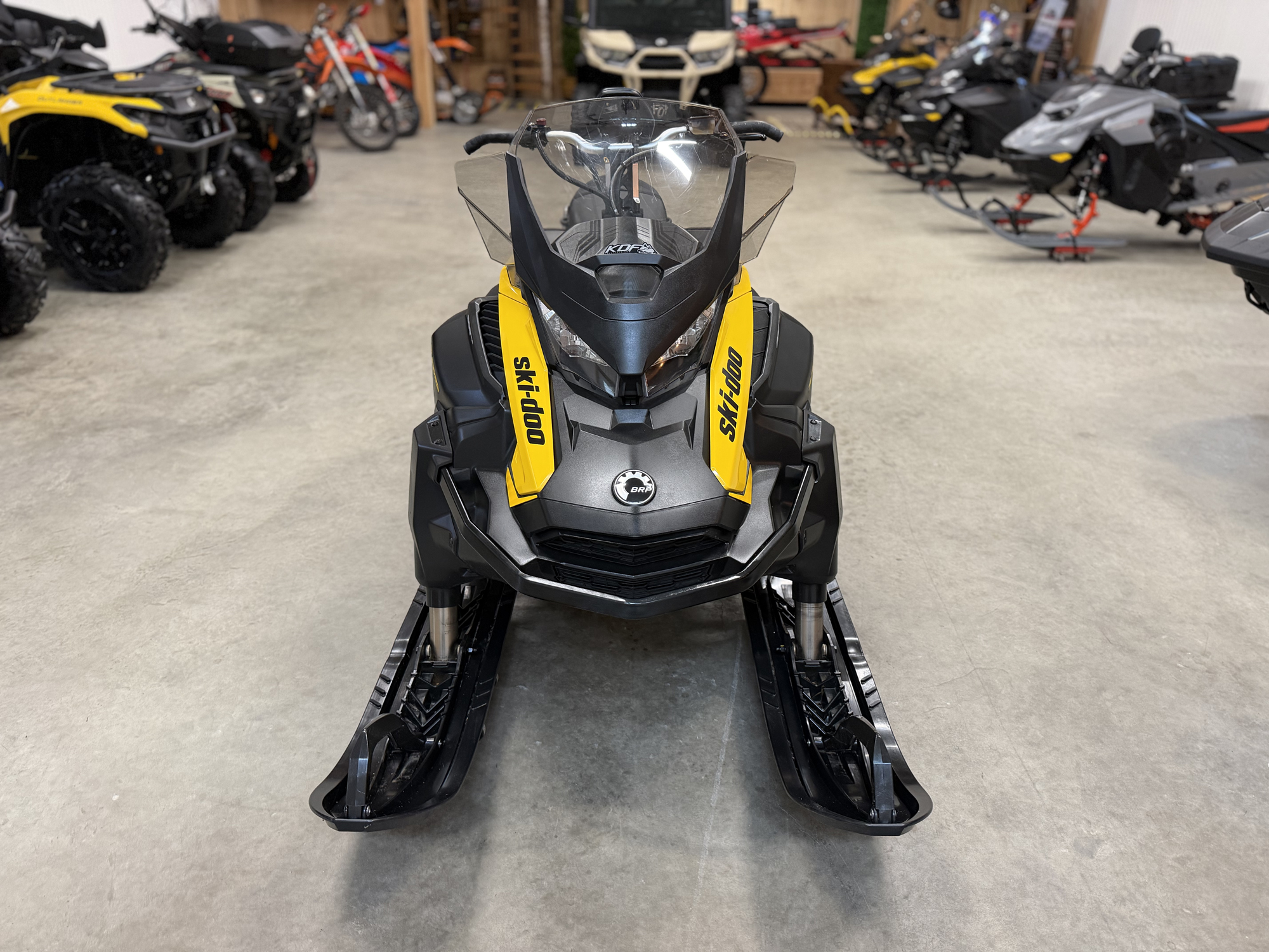 #26141 Ski-Doo Tundra LT 600 Ace 2022 www.KDFsports.com JOLIETTE
