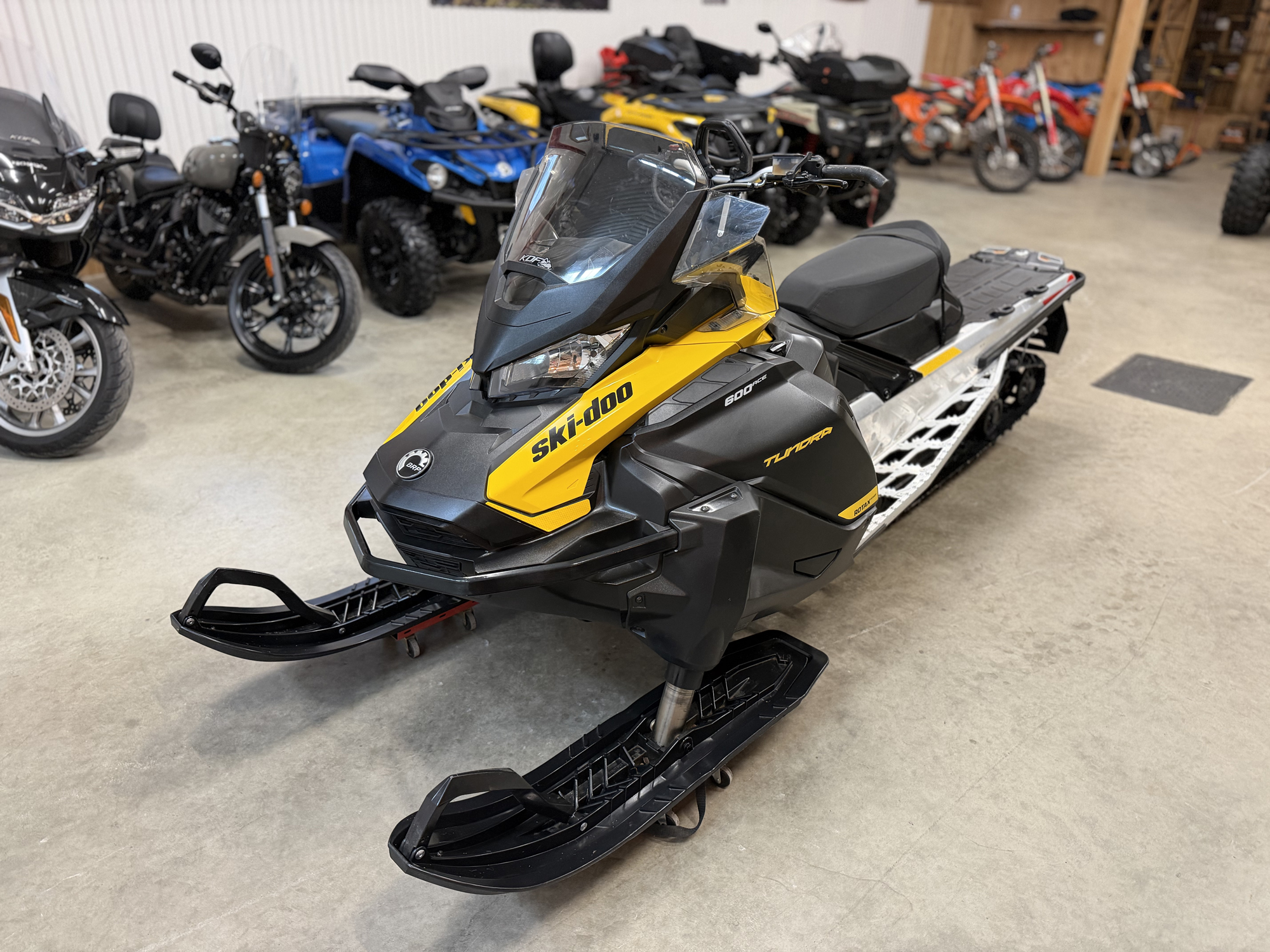#26141 Ski-Doo Tundra LT 600 Ace 2022 www.KDFsports.com JOLIETTE