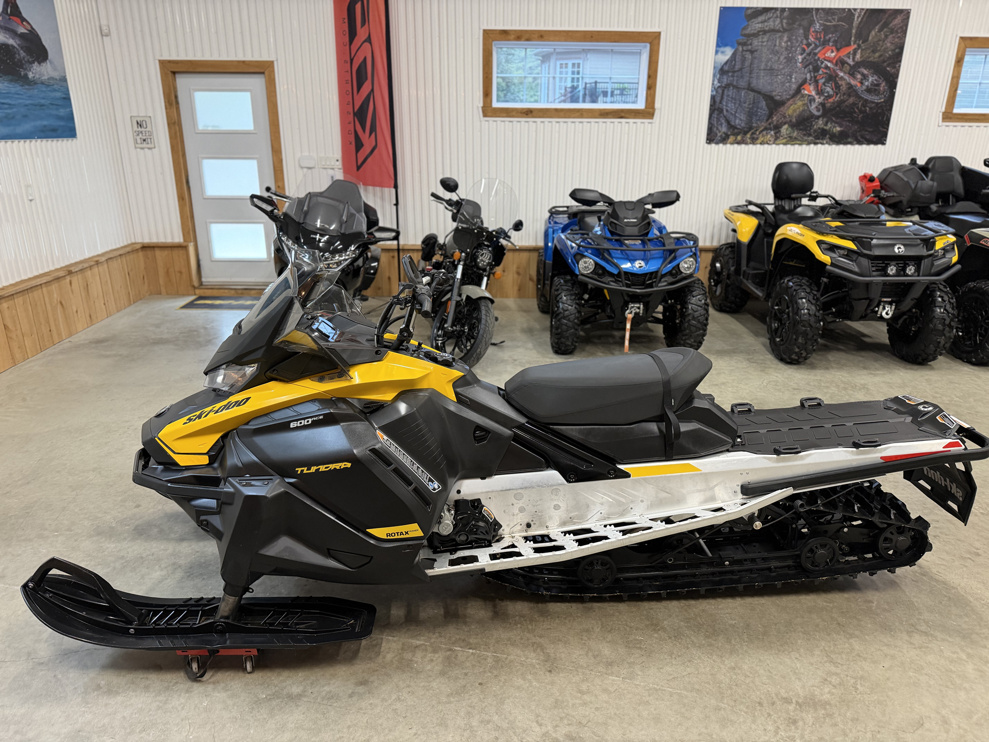 #26141 Ski-Doo Tundra LT 600 Ace 2022 www.KDFsports.com JOLIETTE