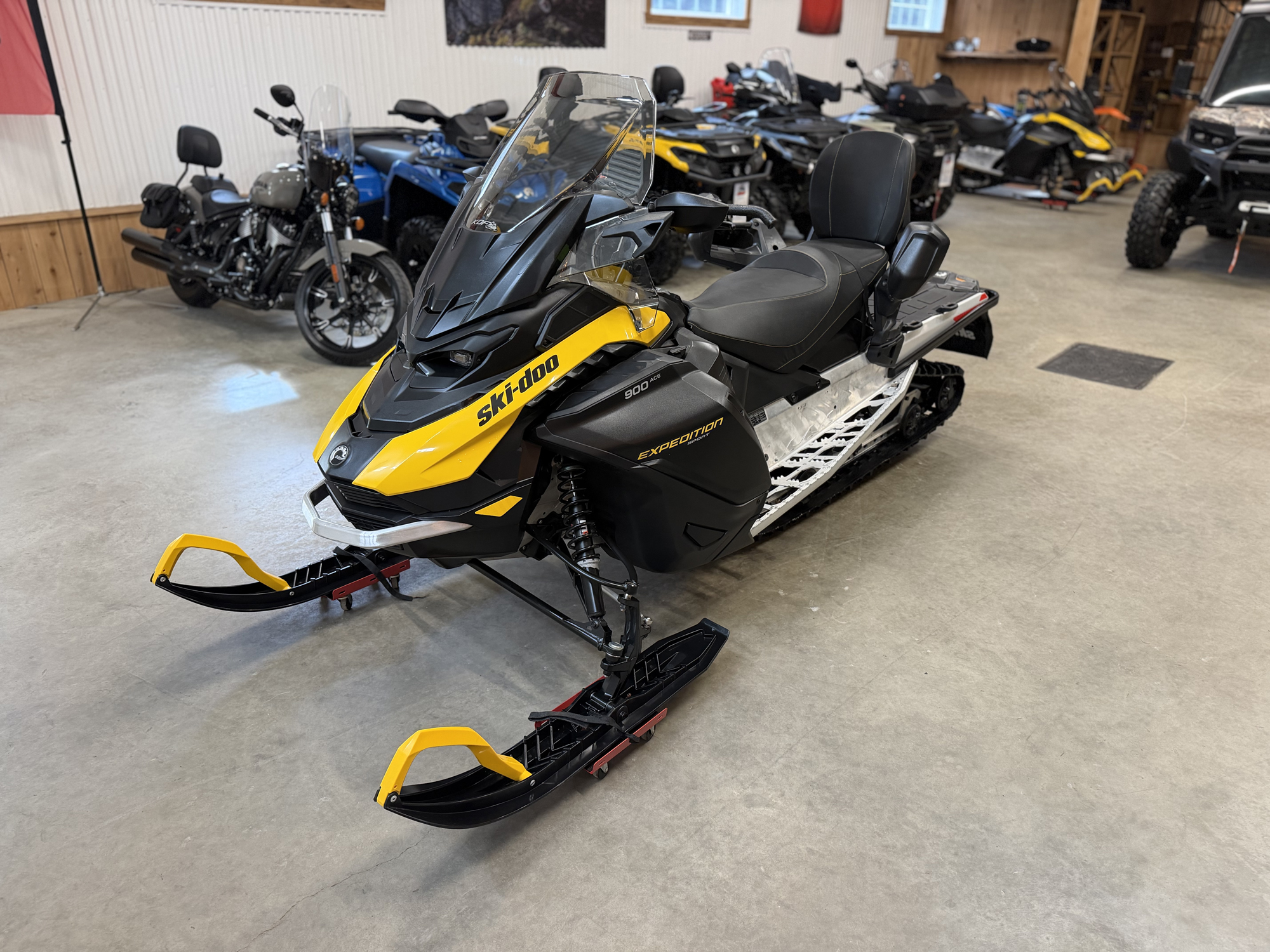 #26162 Ski-Doo Expedition Sport 900 ace 2026 www.KDFsports.com JOLIETTE