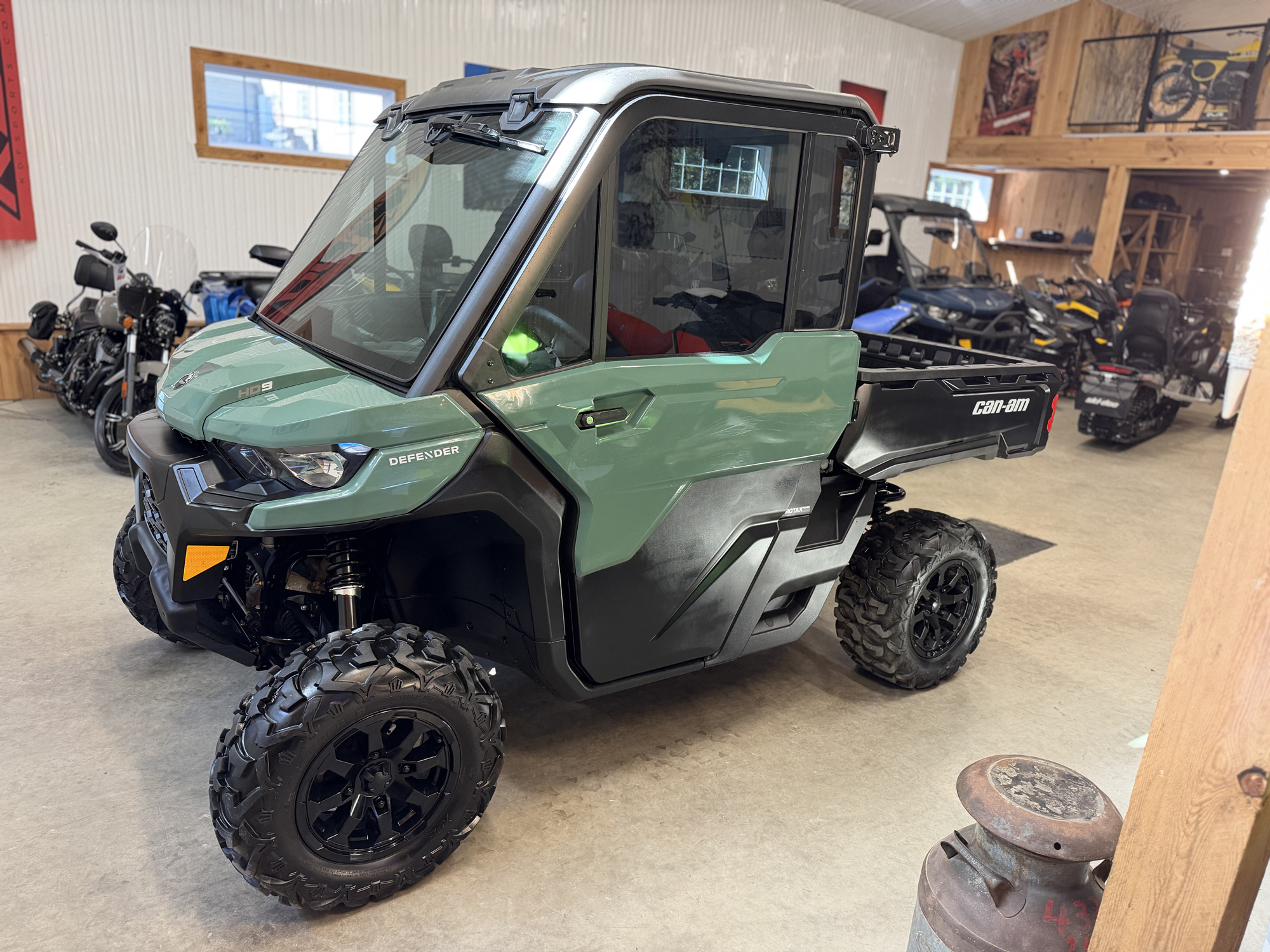 #26158 Can-Am Defender HD9 CAB DPS 2025 www.KDFsports.com JOLIETTE