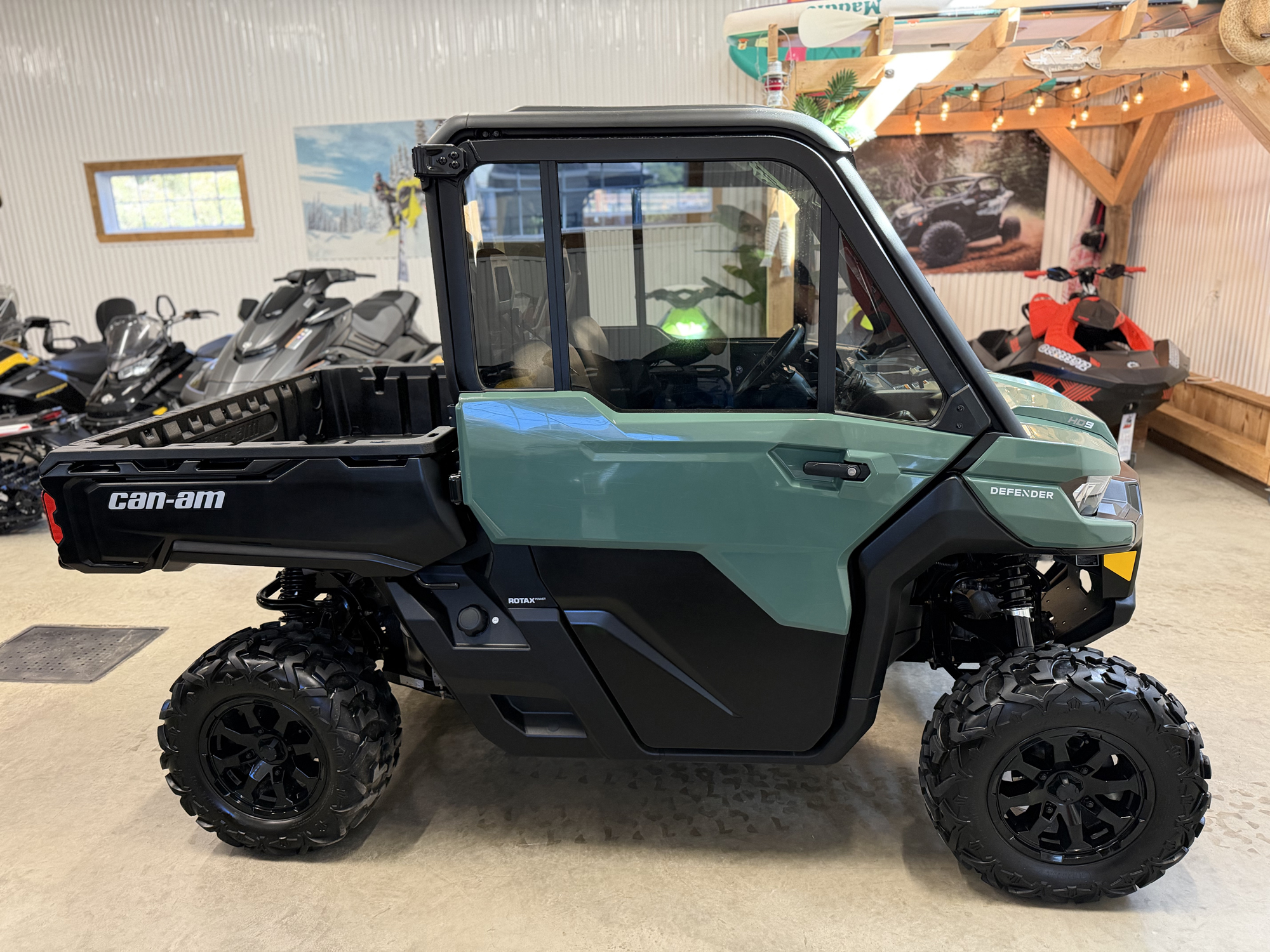 #26158 Can-Am Defender HD9 CAB DPS 2025 www.KDFsports.com JOLIETTE