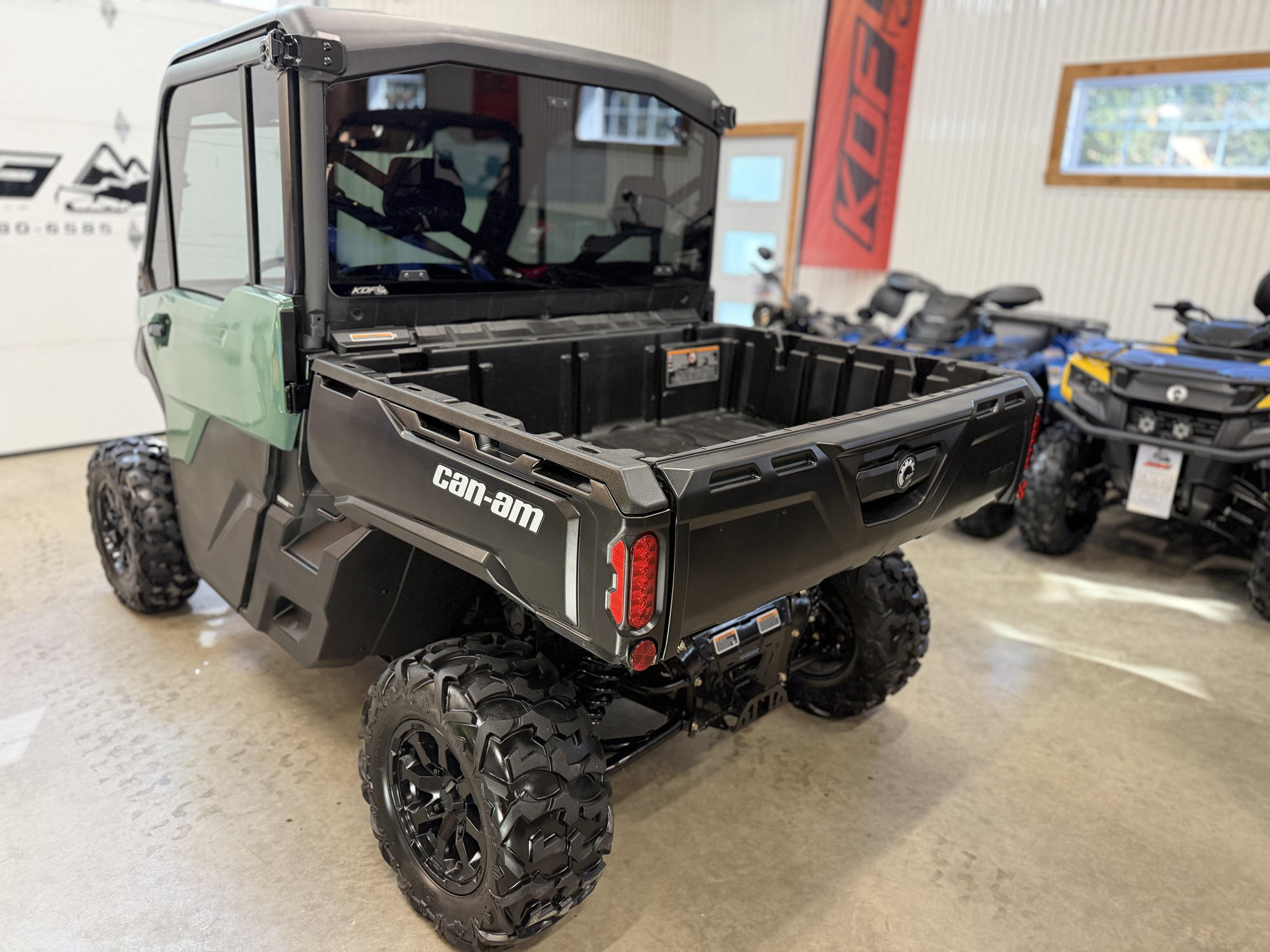#26158 Can-Am Defender HD9 CAB DPS 2025 www.KDFsports.com JOLIETTE