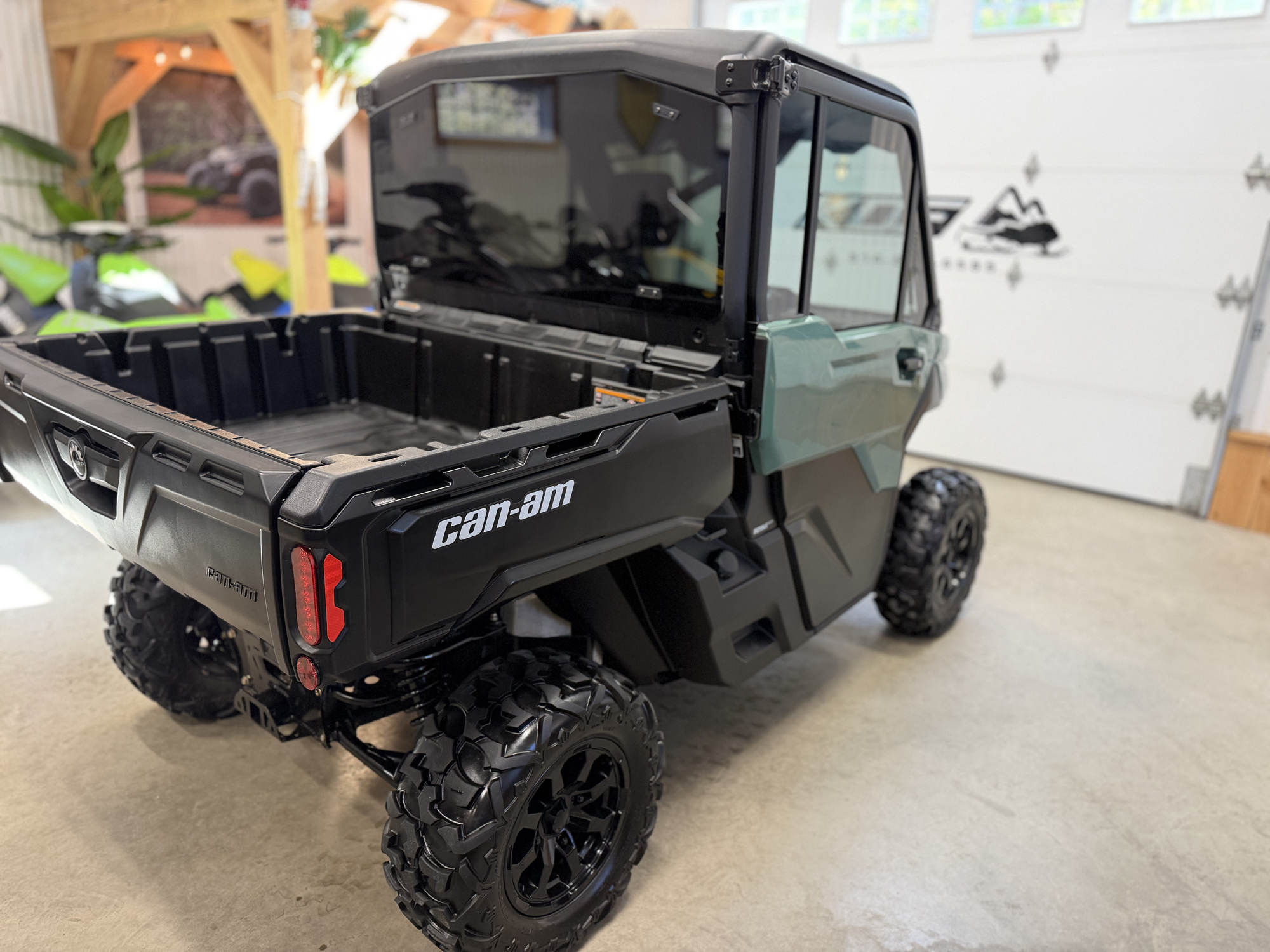 #26158 Can-Am Defender HD9 CAB DPS 2025 www.KDFsports.com JOLIETTE