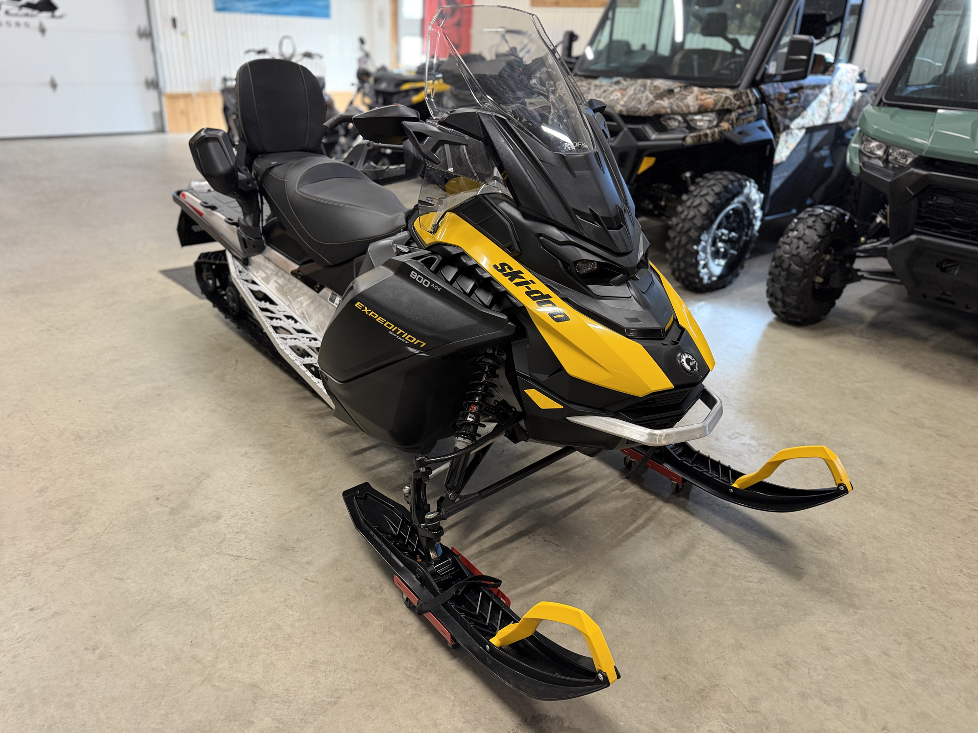 #26173 Ski-Doo Expedition Sport 900 2026 www.KDFsports.com JOLIETTE
