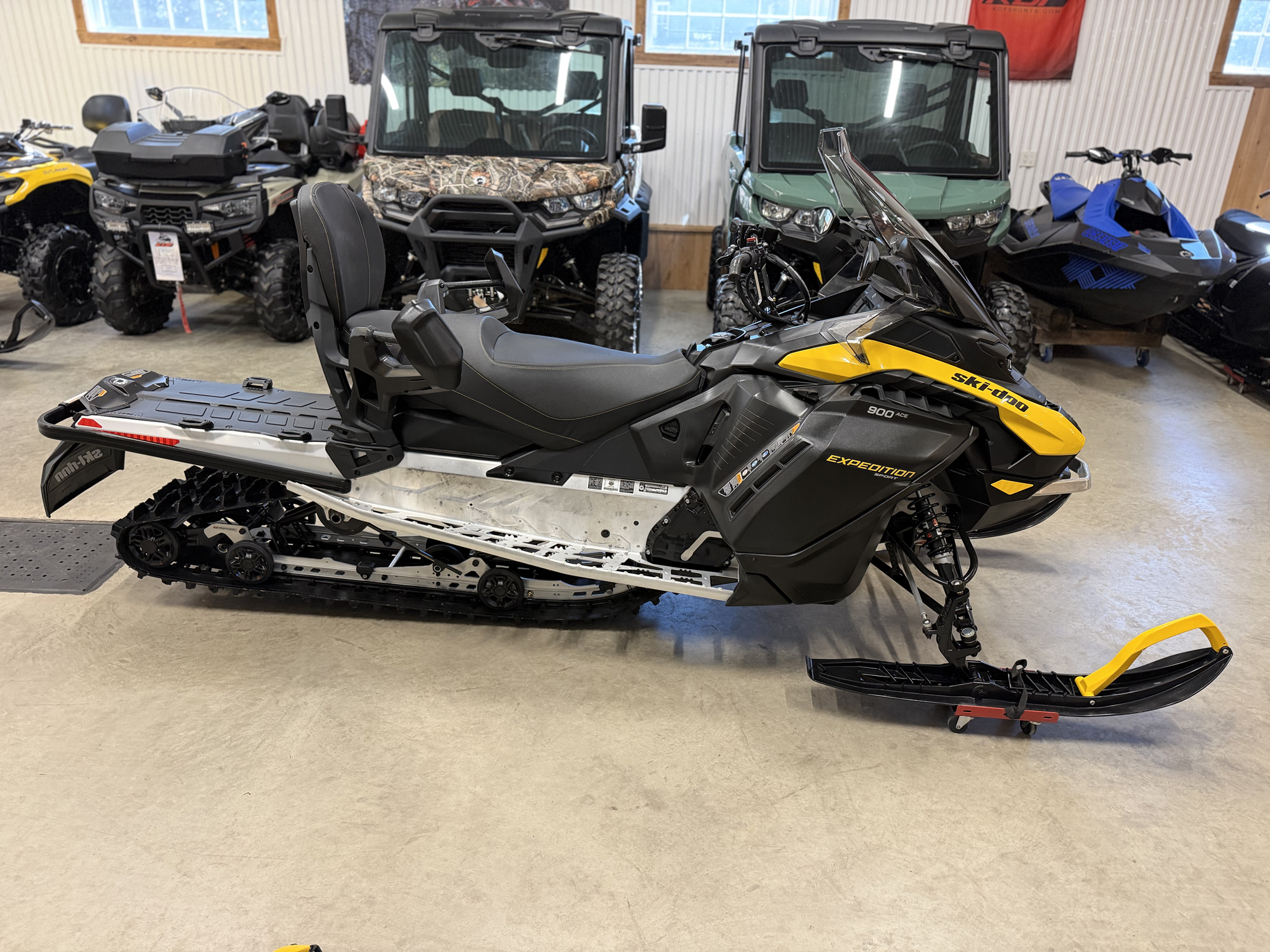 #26173 Ski-Doo Expedition Sport 900 2026 www.KDFsports.com JOLIETTE