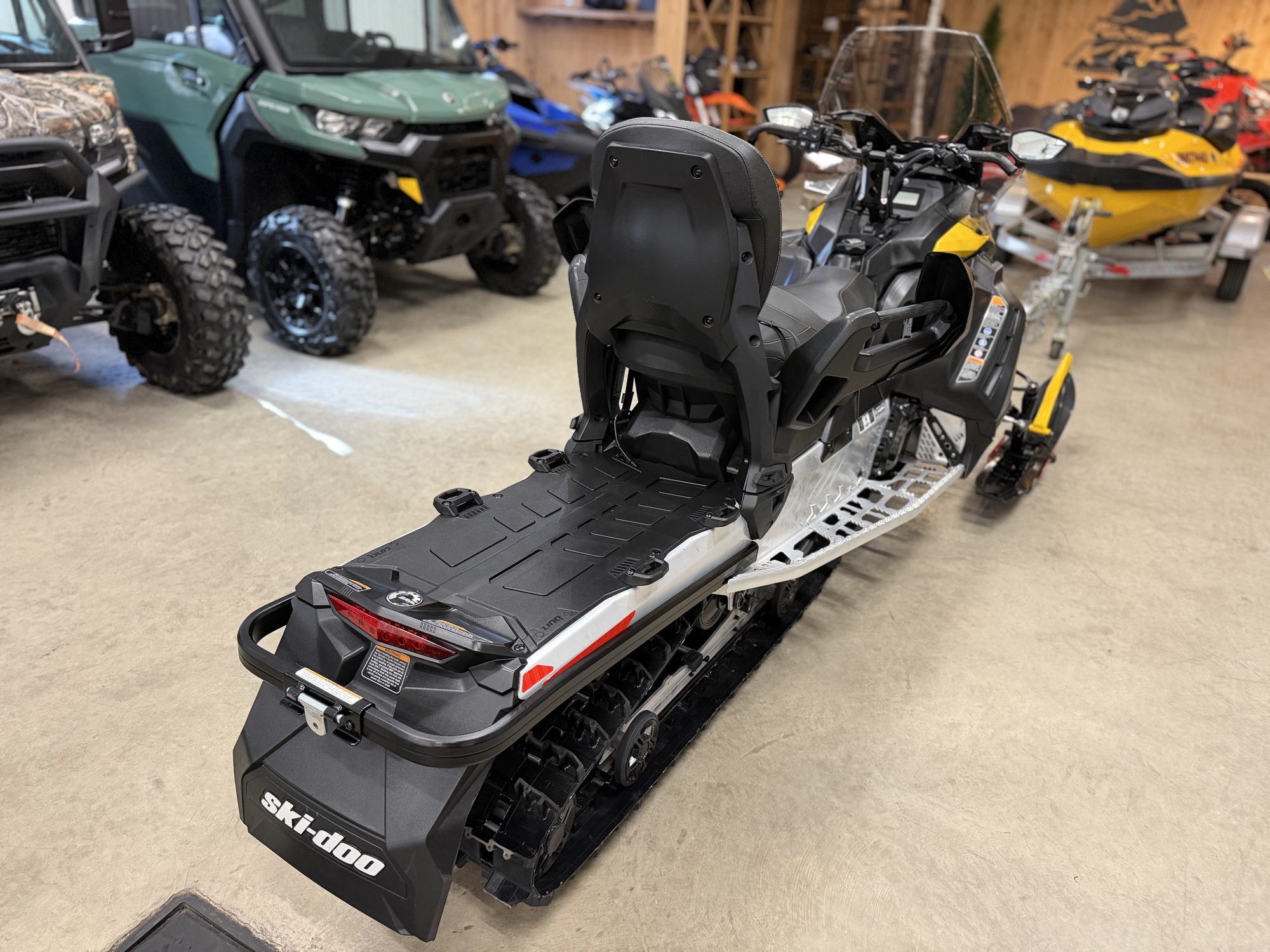 #26173 Ski-Doo Expedition Sport 900 2026 www.KDFsports.com JOLIETTE