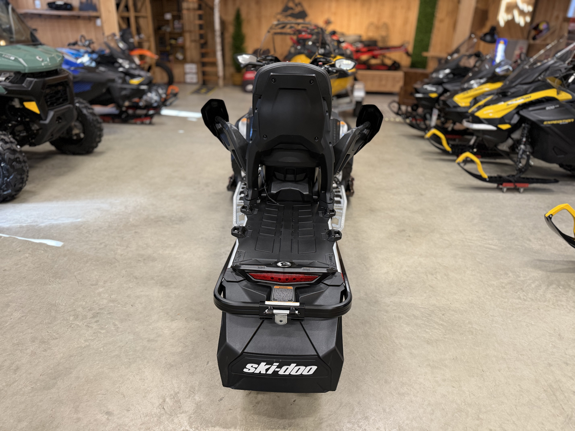 #26173 Ski-Doo Expedition Sport 900 2026 www.KDFsports.com JOLIETTE